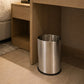 Papeleira inox de 9 litros num quarto de hotel